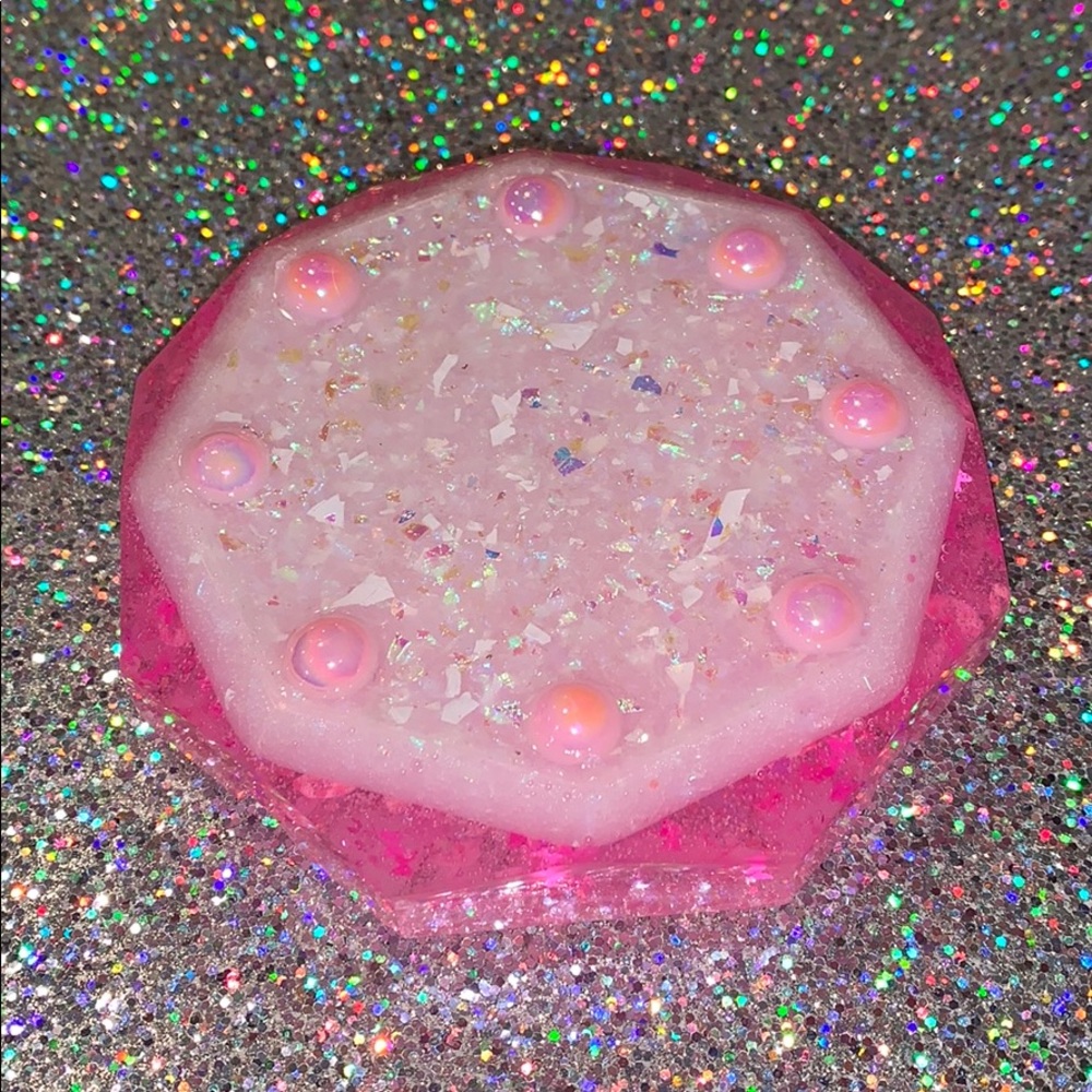 Playboy Pearl Ashtray - Picture 7 of 8